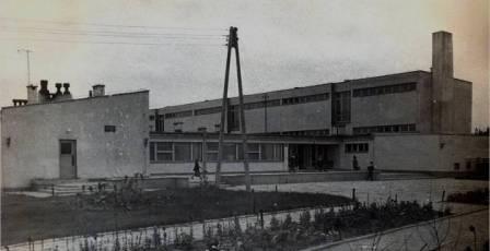 budynek szkoły z 1967 roku